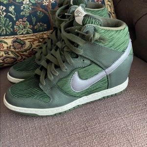 Nike Women’s Dunk Sky Hi Size 8